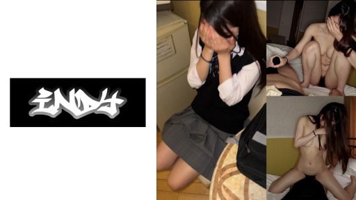 534IND-102 Gadis berseragam yang tahan melihat wajah mereka