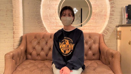 FC2PPV-3746279 Seorang mahasiswa berusia 22 tahun yang terlihat bagus dengan celana pendek. Dia membuatnya menggeliat kesakitan dengan pijatan listrik yang terus-menerus, dan memasukkan ayam itu ke dalam vagina mungilnya, membuatnya mengingat bentuk ayam.