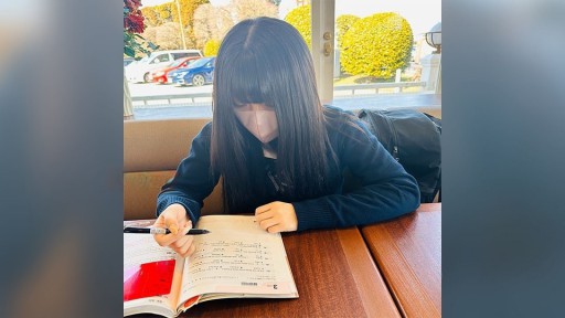 FC2PPV-4368585 Ini adalah usia di mana belajar dan berolahraga adalah hal yang penting. Olah raga orang dewasa juga merupakan kesibukan sepulang sekolah, dan sejumlah besar jus dikeluarkan ke dalam vagina