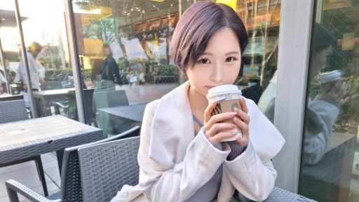 SIRO-5282 Seorang wanita tua dengan suasana tenang dan misterius. Ketika seks dimulai, dia tiba-tiba berubah, dan rasanya sangat menyenangkan sehingga dia mencapai orgasme tanpa menyadari bahwa tubuhnya bersandar ke belakang!