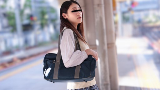 10Musume 081224_01 Mengerjai seorang gadis berseragam di kereta